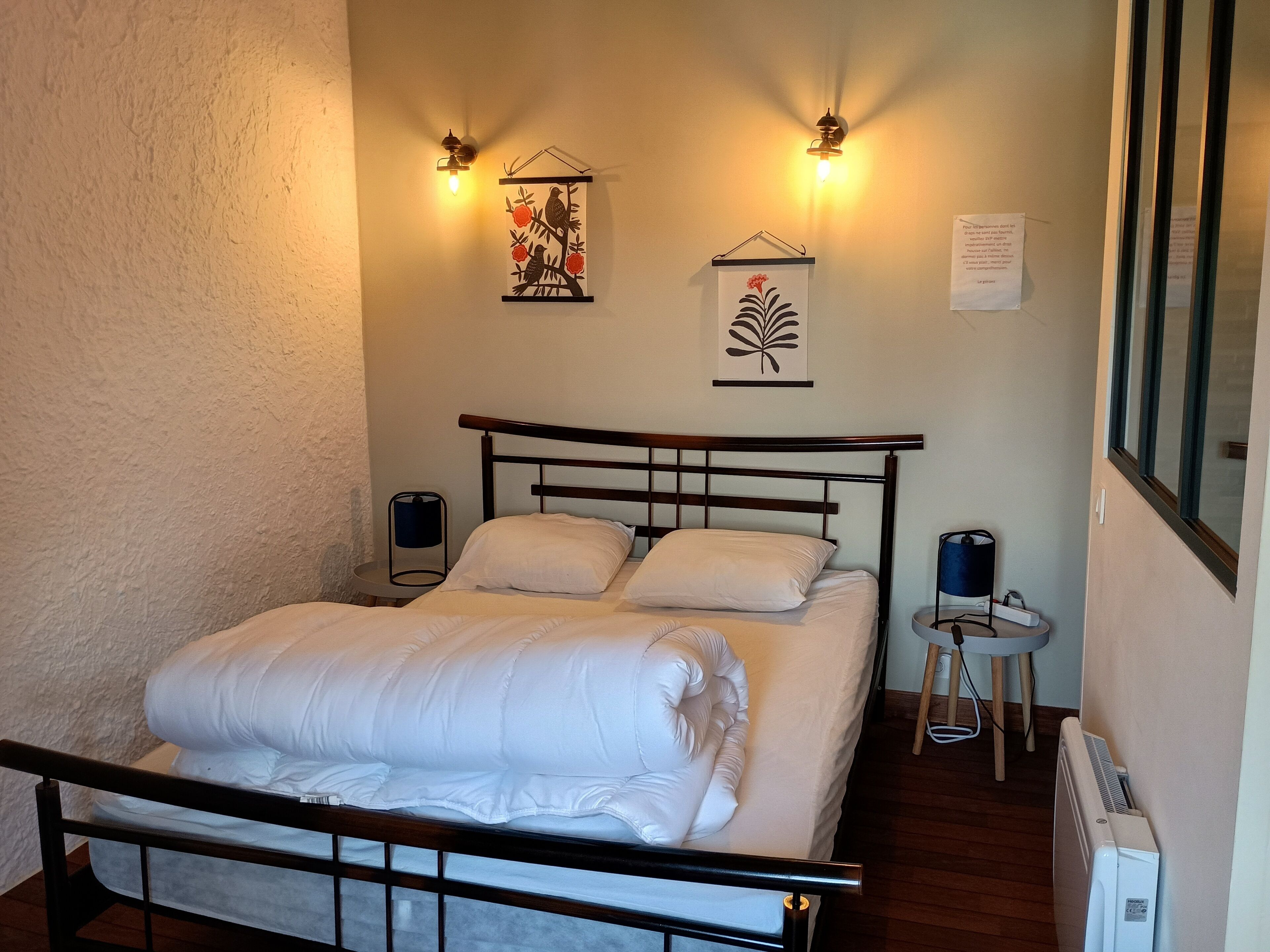 5 slaapkamers, een strijkplank/strijkijzer, internet