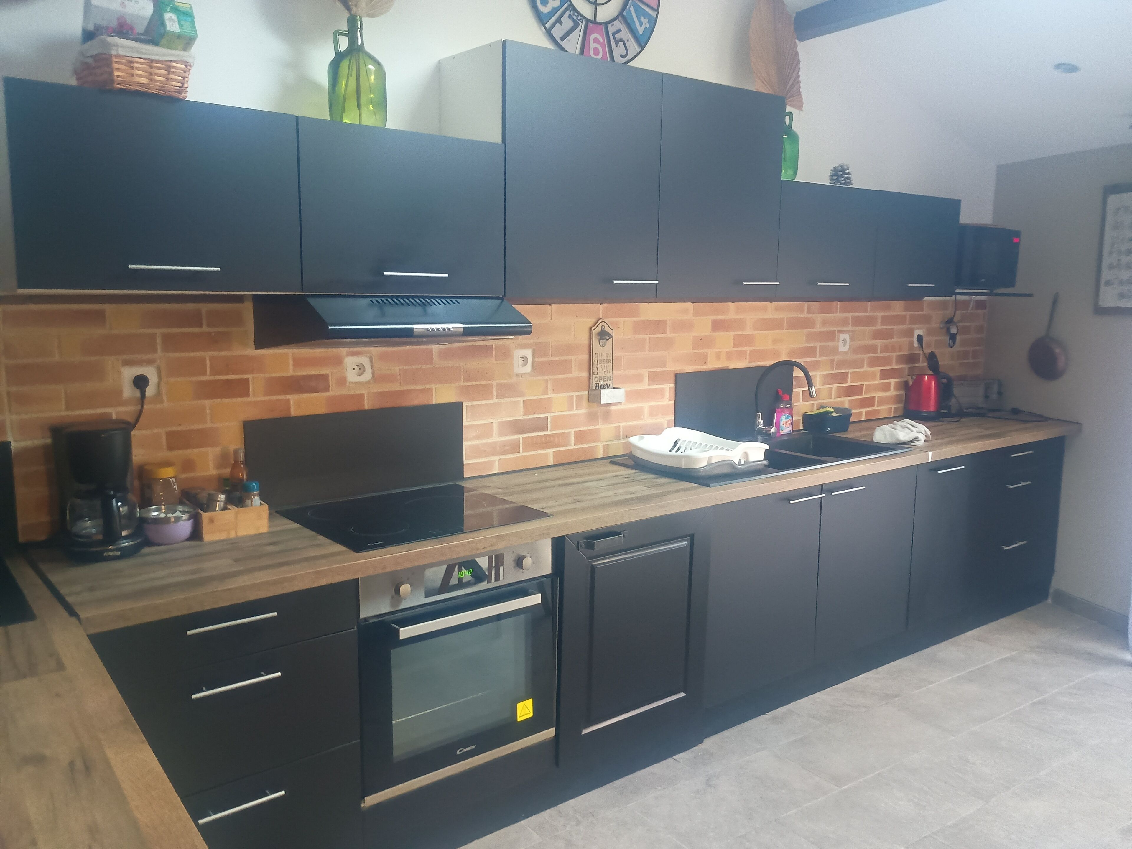 Micro-ondes, four, plaque de cuisson, lave-vaisselle