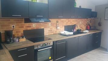 Micro-ondes, four, plaque de cuisson, lave-vaisselle