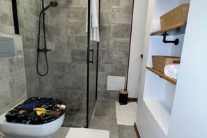 Shower, hair dryer, towels, toilet paper - La Rose Bleue - Your renovated cocoon a stone's throw from Le Diamant beach (Le Diamant)