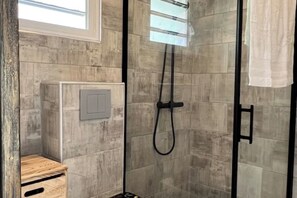 Shower, hair dryer, towels, toilet paper - La Rose Bleue - Your renovated cocoon a stone's throw from Le Diamant beach (Le Diamant)