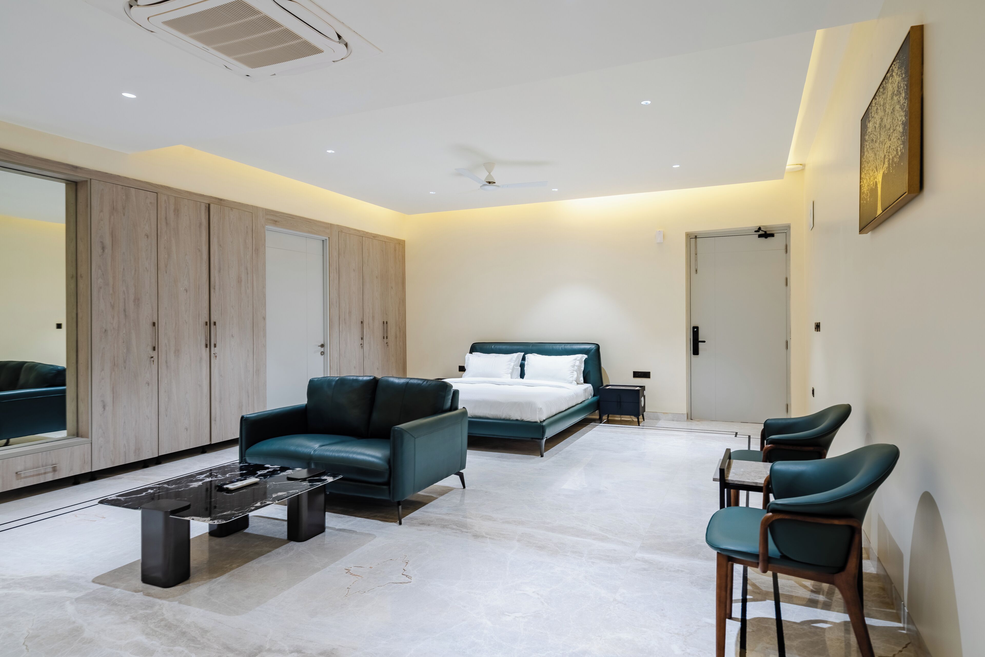 Deluxe Suite | Desk, laptop workspace, free WiFi