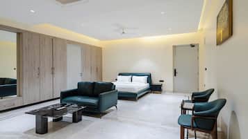 Deluxe Suite | Desk, laptop workspace, free WiFi