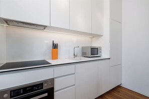 Dishwasher, toaster, cookware/dishes/utensils - Apartment Stella - rooftop swimming pool (Ičići)