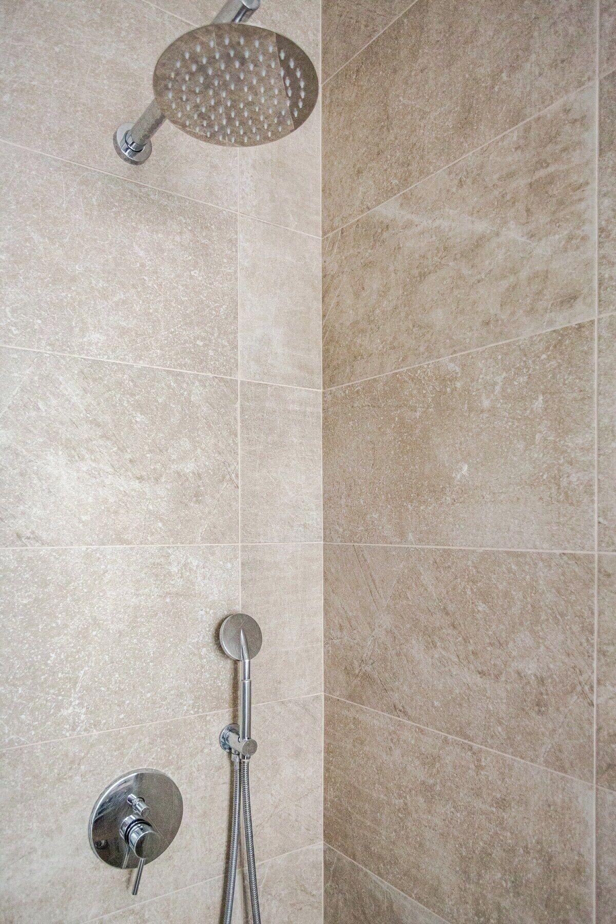 Doccia, asciugacapelli, bidet, asciugamani