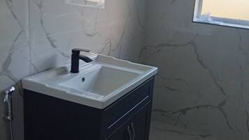 Room, 1 Bedroom, Smoking, Garden View | Bathroom