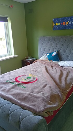 Room-calm and Warm Place Near to the tow