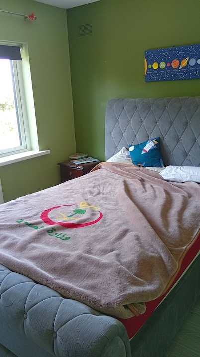 Room-calm and Warm Place Near to the tow