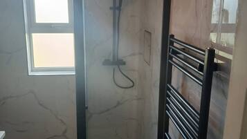 Room, 1 Bedroom, Smoking, Garden View | Bathroom