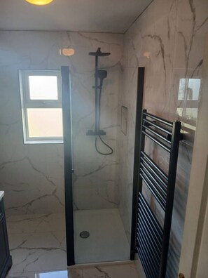 Room, 1 Bedroom, Smoking, Garden View | Bathroom