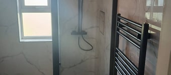 Room-calm and Warm Place Near to the tow