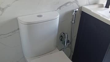 Room, 1 Bedroom, Smoking, Garden View | Bathroom