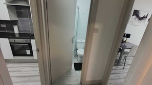 Luksushuoneisto, oma kylpyhuone | Majoituspaikan sisäänkäynti