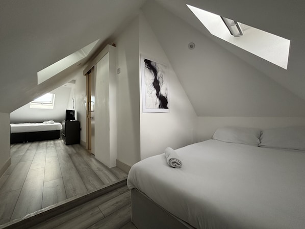 Phòng 4, phòng tắm dùng chung