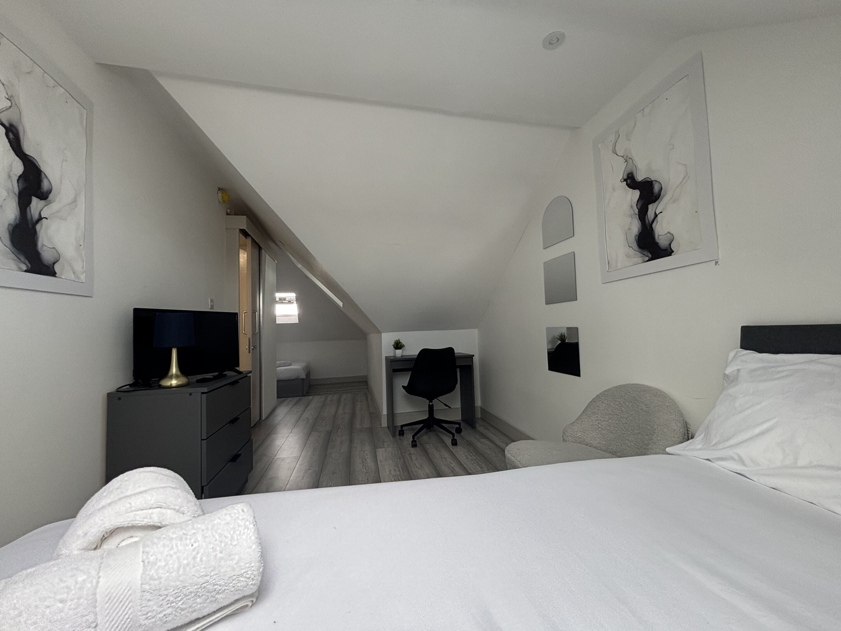 Phòng 4, phòng tắm dùng chung