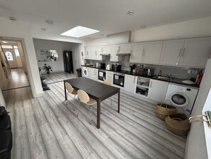 Shared kitchen - Streatham Rooms (Mitcham)