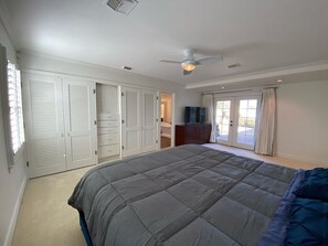 Laptop workspace, free WiFi - Galaxy Pianeer Ville (Fort Wayne)