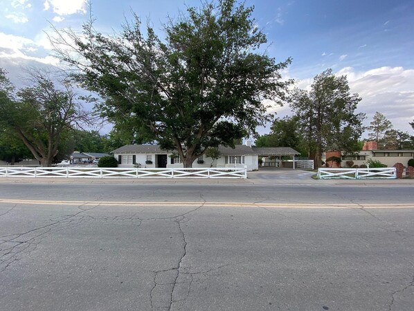 Exterior - Galaxy Pianeer Ville (Fort Wayne)