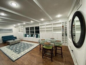 Dining - Galaxy Pianeer Ville (Fort Wayne)