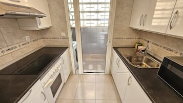 冰箱、微波炉、烤箱、炉灶