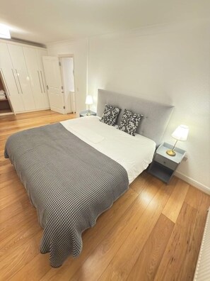House | 1 bedroom - 1BR Cannon Street Stay Sleeps 4 by Plotseeker (London)