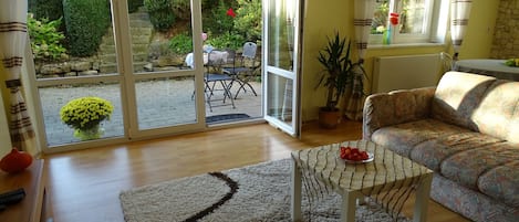 Fernseher, Tischtennisplatte