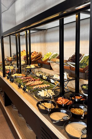 Breakfast, lunch and dinner served - Edge Riyadh Al Rabie (Riyadh)