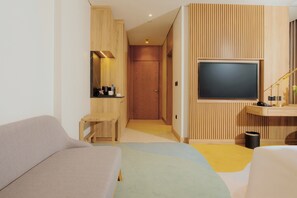 Phòng Tiêu chuẩn, 1 giường cỡ king (Guest Room) | Minibar với thức uống miễn phí, két bảo mật tại phòng, bàn 