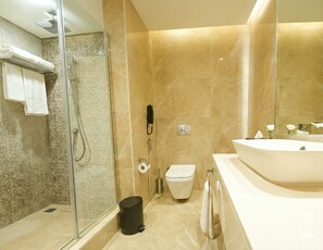 Standard Room, 1 King Bed (Guest Room) | Bathroom