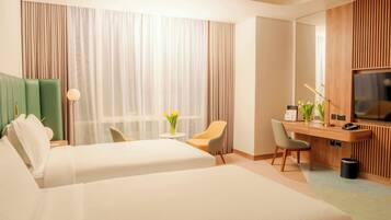 Kamer, 2 eenpersoonsbedden (Al Rabie, Guest Room Twin) | Een gratis minibar, een kluis op de kamer, een bureau, gratis babybedden