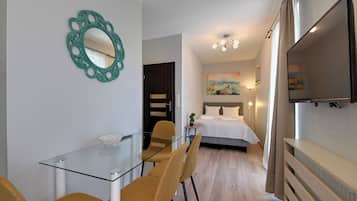 City Studio Suite | Iron/ironing board, free WiFi, bed sheets