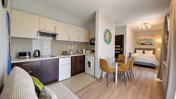 City Studio Suite | Private kitchenette