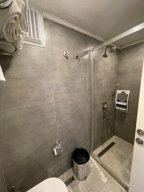Room, Smoking | Bathroom | Shower, towels, soap, shampoo - Vardar Motel (Bodrum)