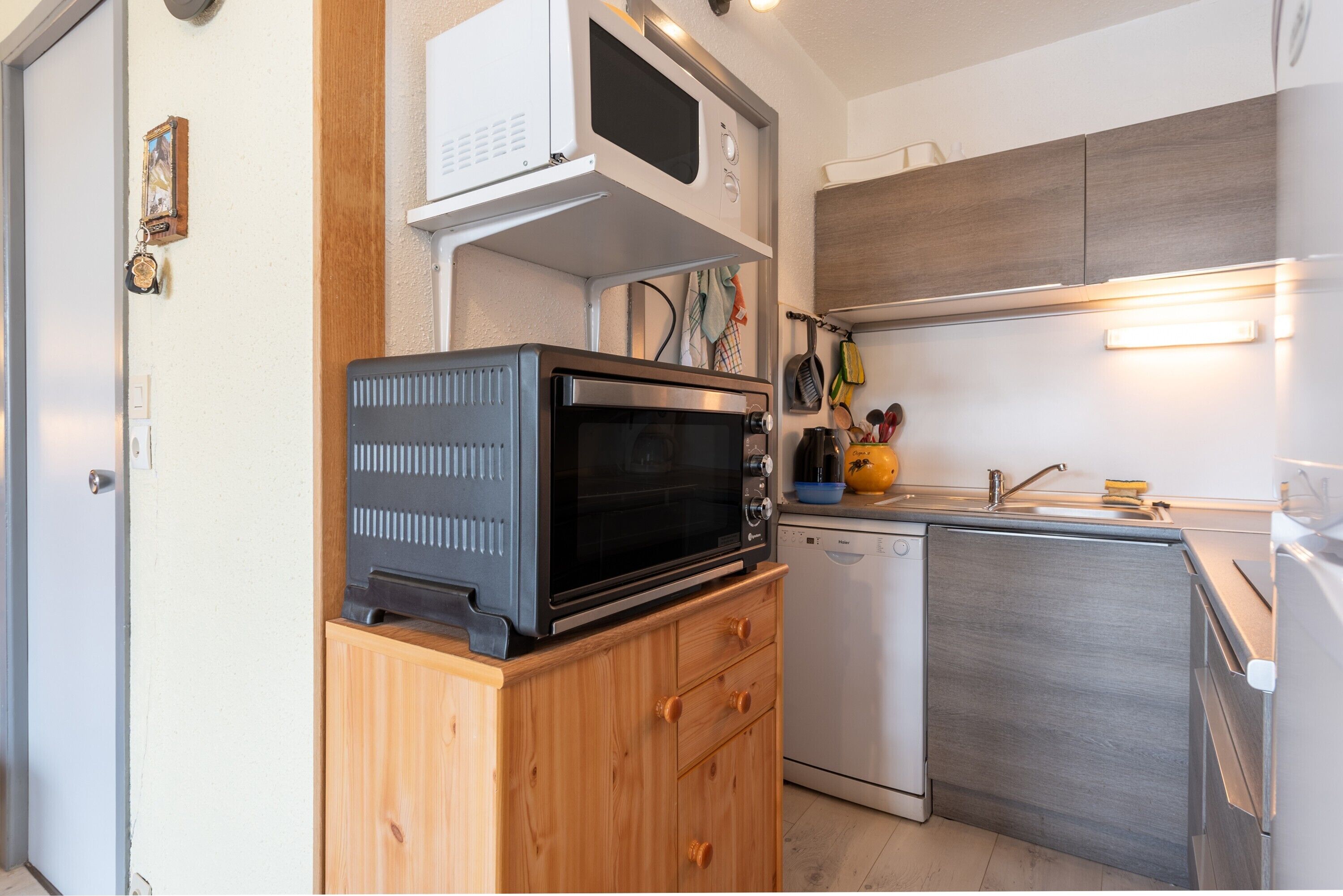 Køleskab, mikrobølgeovn, ovn, kogeplade