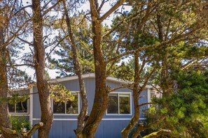 House | 2 bedrooms - Enjoy Coastal Comfort in This Relaxing Retreat (Grayland)