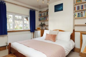 3 bedrooms, iron/ironing board, travel crib, WiFi