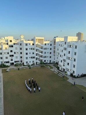 Exterior - Our home offers the perfect blend of accessibility and tranquility. (Mombasa)