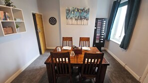 ハウス 3 ベッドルーム 喫煙可 | ダイニングルーム