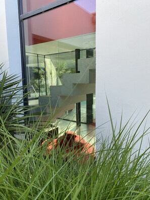 Property grounds - ARCHITECT-DESIGNED HOUSE ("ARTS ET DÉCORATION"), BEACHES, FOREST, GOLF COURSES NEARBY. (Anglet)