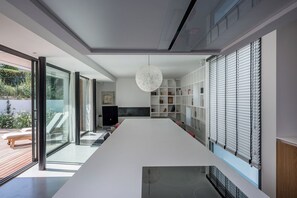 Interior - ARCHITECT-DESIGNED HOUSE ("ARTS ET DÉCORATION"), BEACHES, FOREST, GOLF COURSES NEARBY. (Anglet)