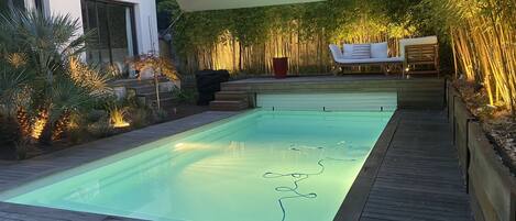 Alberca al aire libre y alberca climatizada