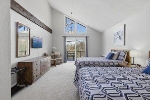 5 bedrooms, desk, iron/ironing board, WiFi - Grand Ridge Retreat w Decks, TVs & Pool Access! (Osage Beach)