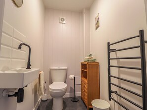 Shower - Faodail House (Skeabost)
