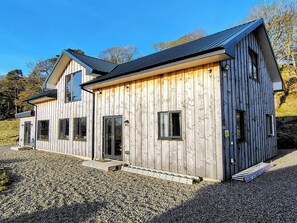 Cottage | Exterior - Faodail House (Skeabost)