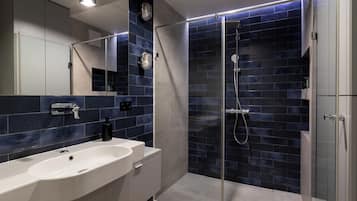 Apartemen Superior, AC | Kamar mandi | Perlengkapan mandi gratis, pengering rambut, handuk, dan sabun