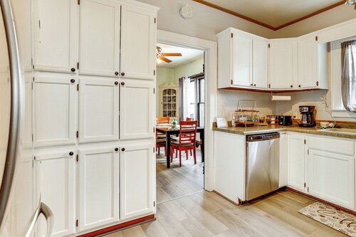 2 Mi to Nordeast Breweries: Cozy Minneapolis Home