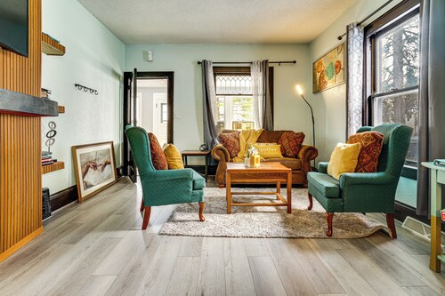 2 Mi to Nordeast Breweries: Cozy Minneapolis Home