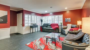 Rumah (3 Bedrooms) | Bagian depan properti