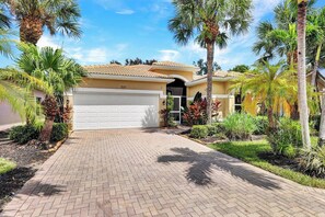 Exterior - Addison Reserve at Glen Eagle Golf & Country Club (Naples)