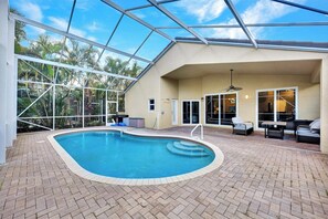 A heated pool - Addison Reserve at Glen Eagle Golf & Country Club (Naples)